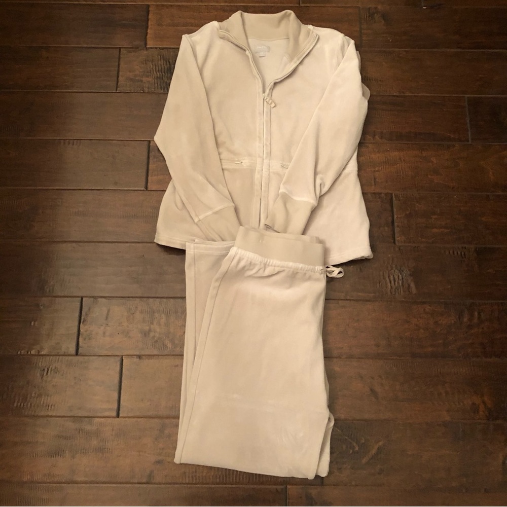 frou frou 3-pieces Cream Velour Jacket & Pants and Ribbed T-Shirt-Size Large ✨